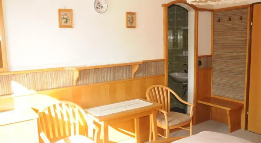 Haus Pension Dorfer