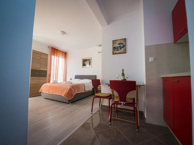 Studio apartment Mar - with view: SA3-Red Split, Riviera Split
