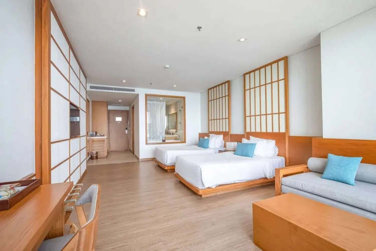 Premier Twin Suite with balcony and with city view