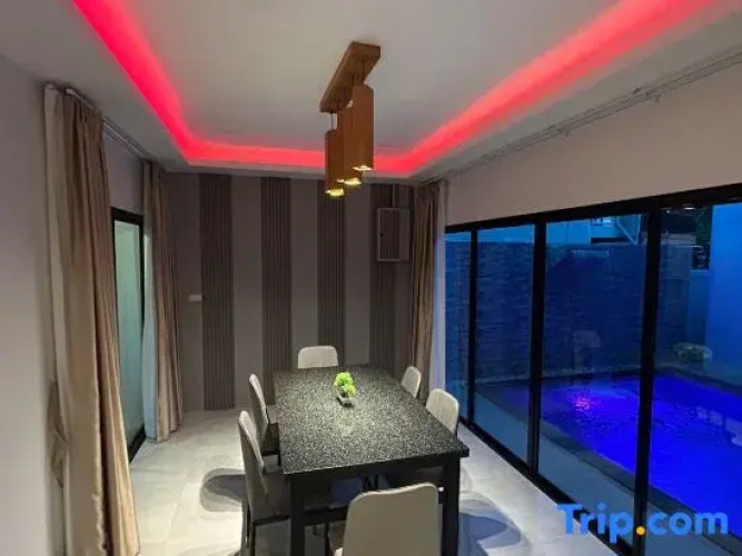 Luxury 4BR Private Pool Villa + Sunset Rooftop