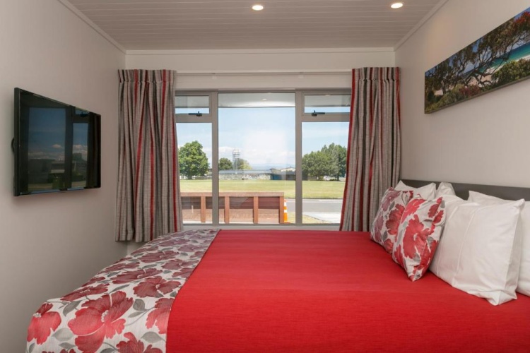 1 Bedroom Apartment with balcony and with view