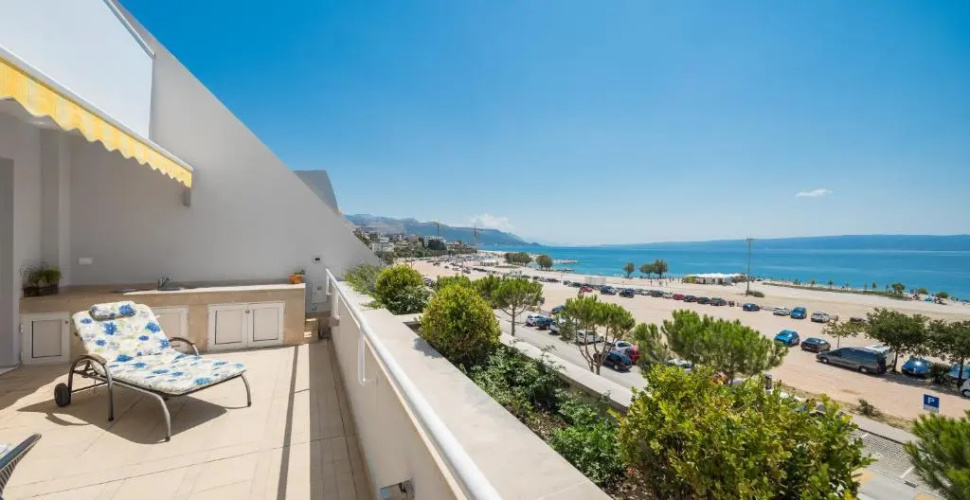 Seaside Apartment Gold 1row