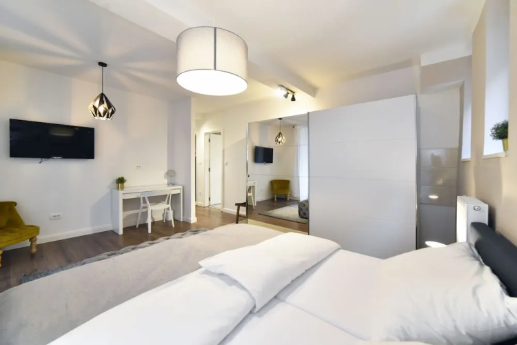 Premium Central Apartment & Room