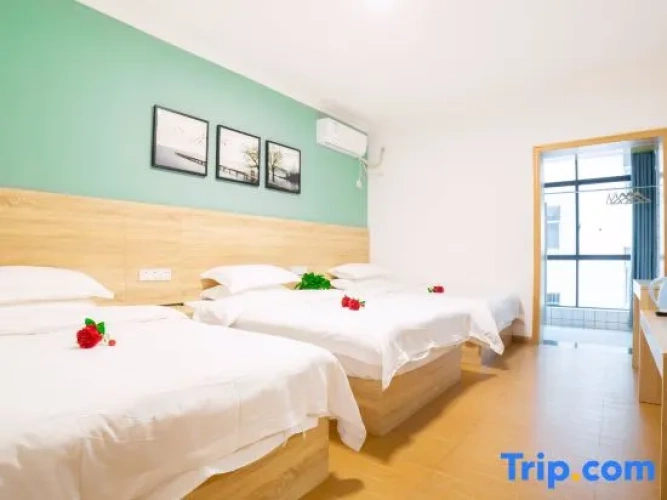 Standard Triple room with view