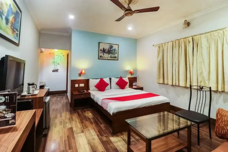 Amit Hotel by OYO Rooms