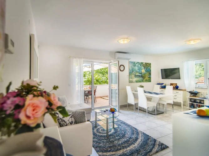 Comfortable Villa in Porec with Private Swimming Pool