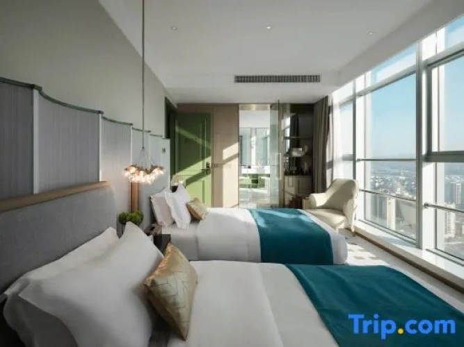Standard Quadruple room with city view