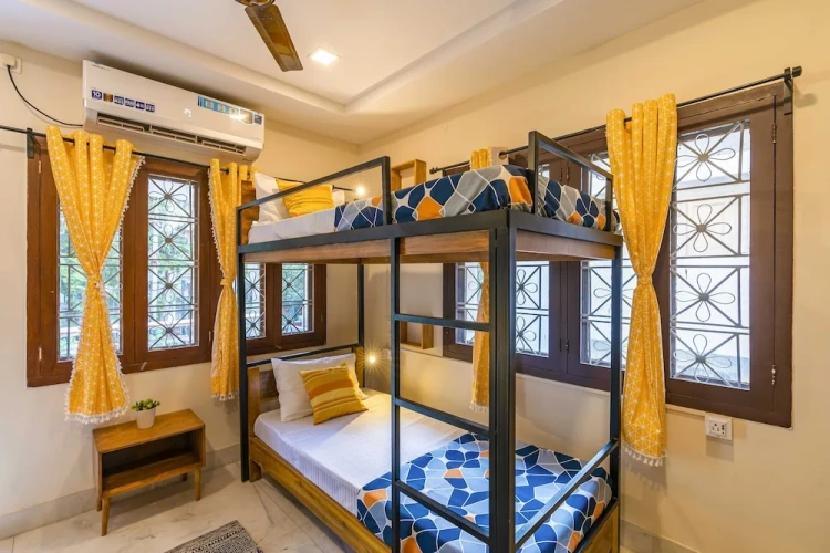 Bed in Dorm with balcony