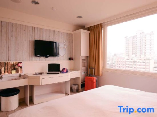 Standard Double room with city view