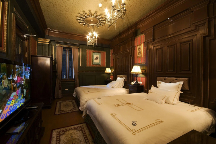 The Old England Manor