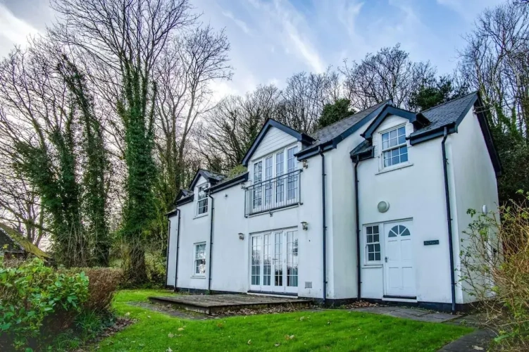 2 Bedrooms Cottage