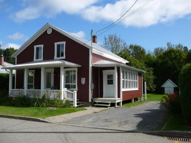 4 Bedrooms Cottage