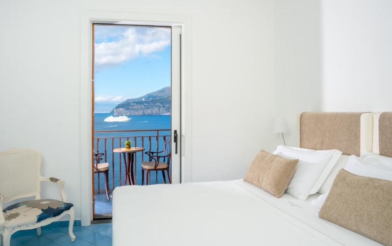 Classic Double room with balcony and with sea view