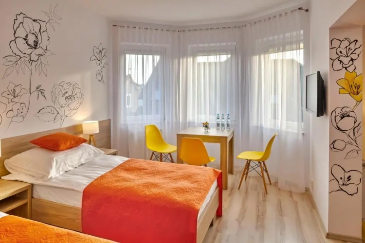 Standard Triple room