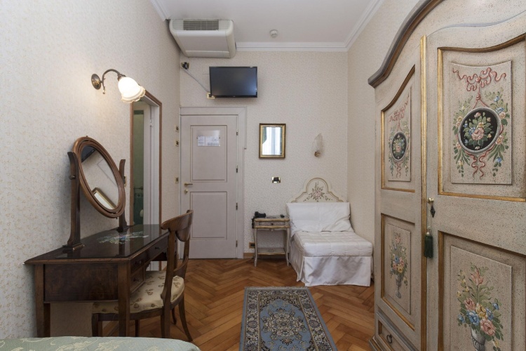 Classic Twin room