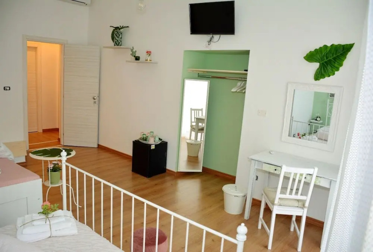 Mia's Rooms