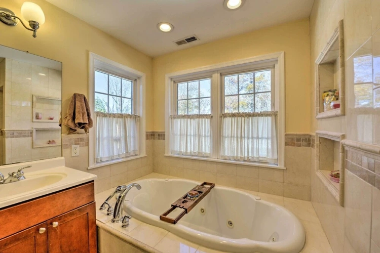 5 Bedrooms Cottage