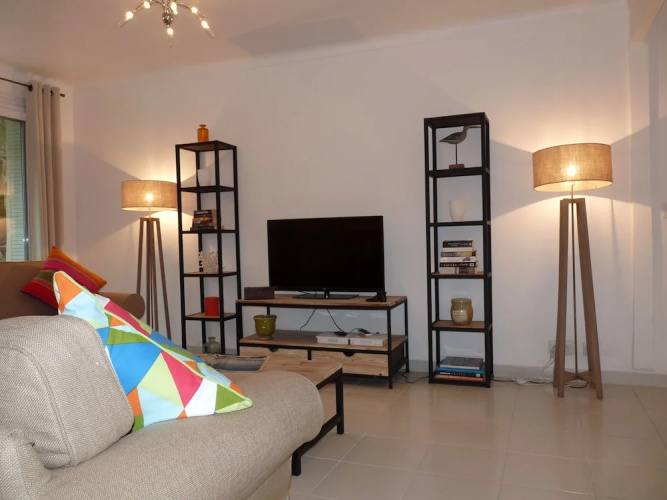 Apartment 82