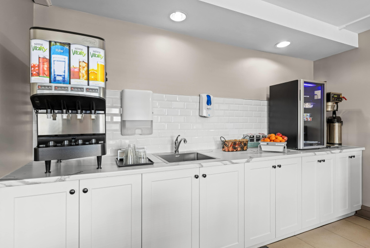 Travelodge Suites By Wyndham Regina / Eastgate Bay photo 15