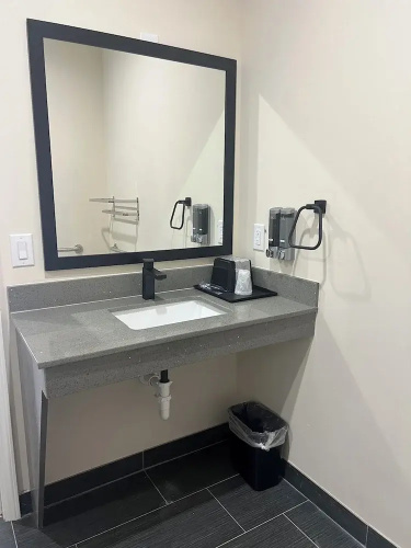 Elite Inn & Suites