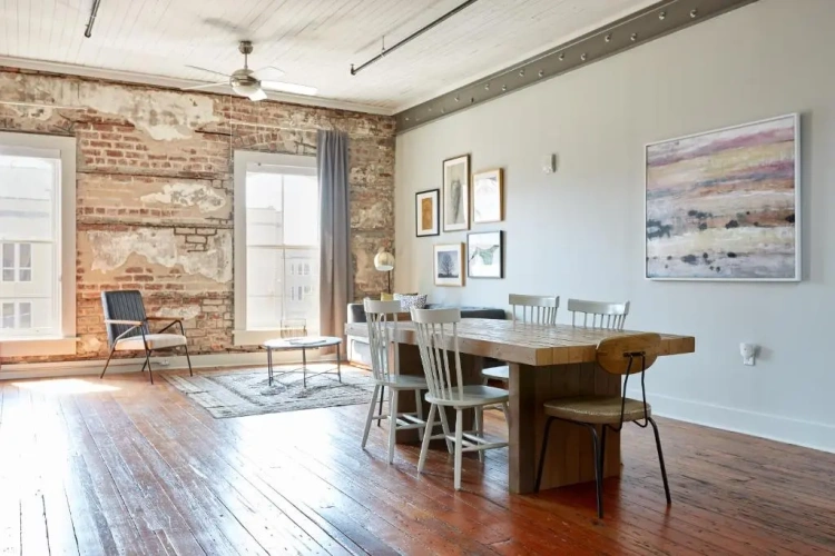 2 Bedrooms Apartment