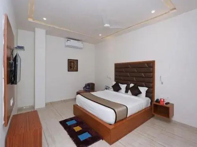 Hotel Paras Royale
