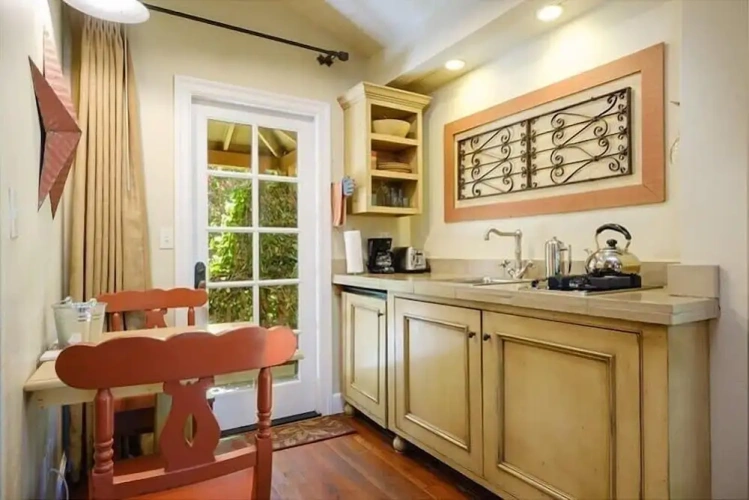 Luxury Single room with courtyard view