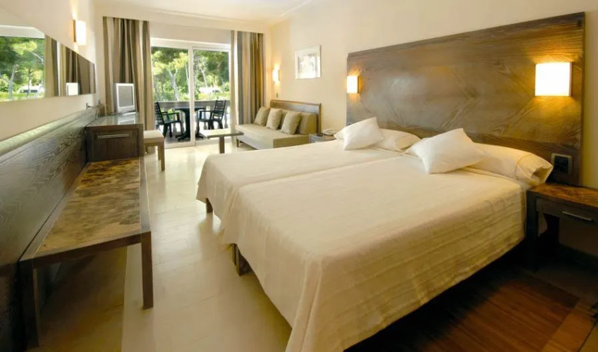 FERGUS Club Font de Sa Cala Beach