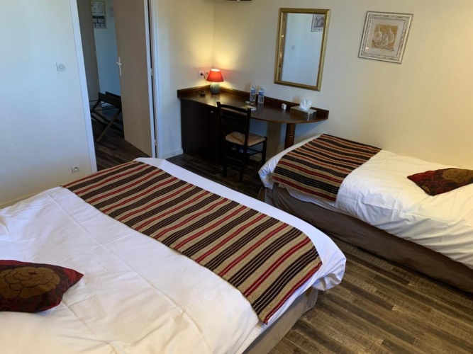 Standard Triple room
