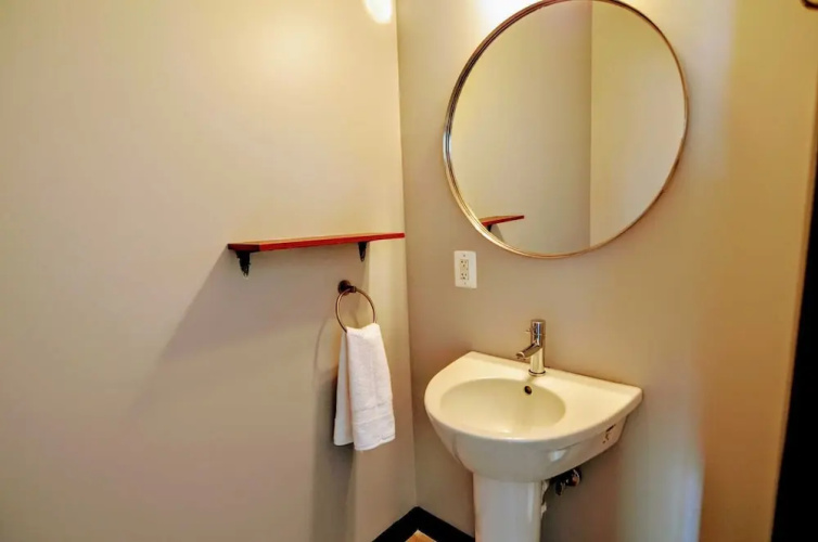 1123 Northwest Apartment #1068 - 7 Br Apts