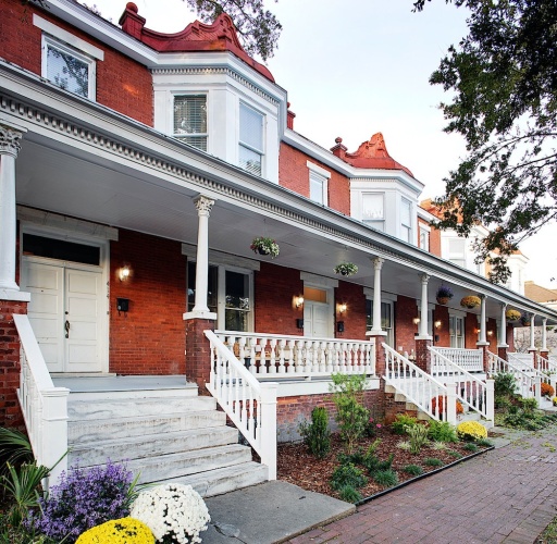 Modern 4 Bed Brownstone in Historic Downtown