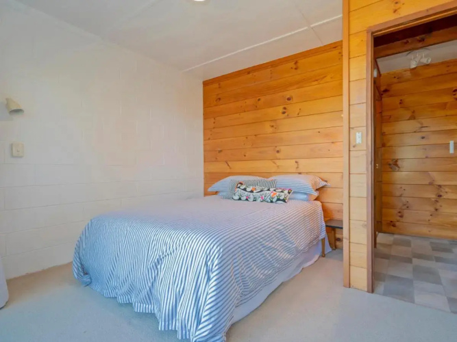 Beachfront Views - Hahei Holiday Home