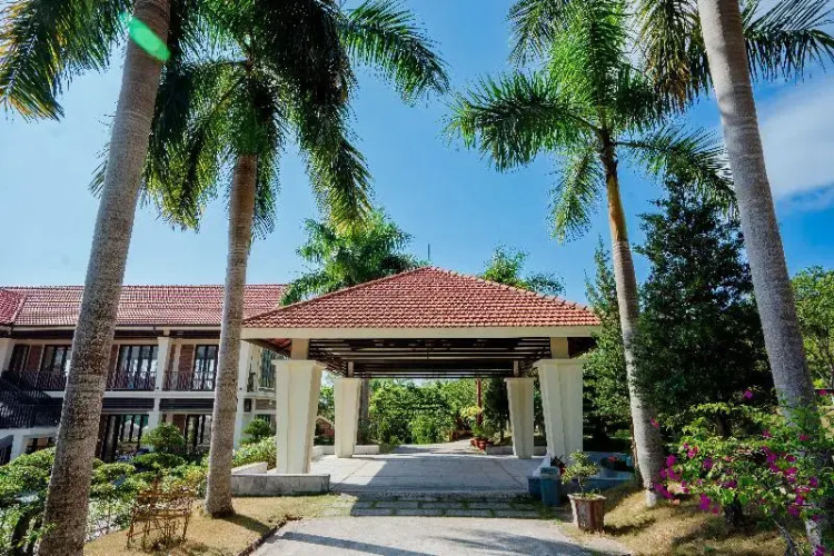 Bai Tu Long Mountain Resort