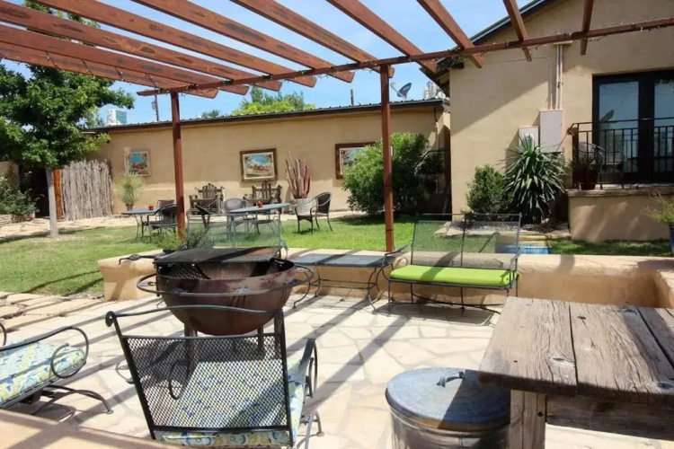 The Maverick Inn