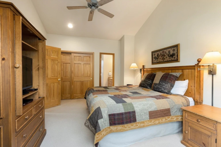 1952 Northstar 3 Bedroom Townhouse by RedAwning