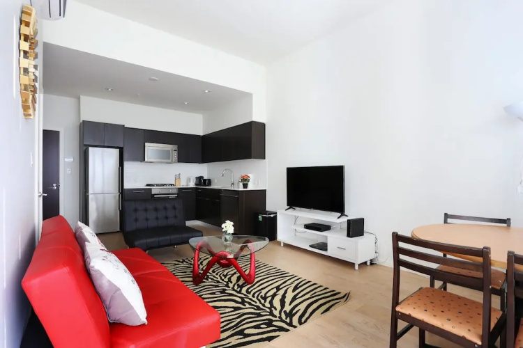 DT Richmond condo by Elevate Rooms