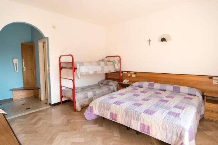 Standard Quadruple room