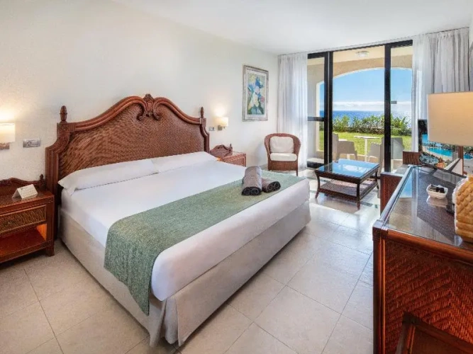 Standard Double room with balcony and with partial sea view