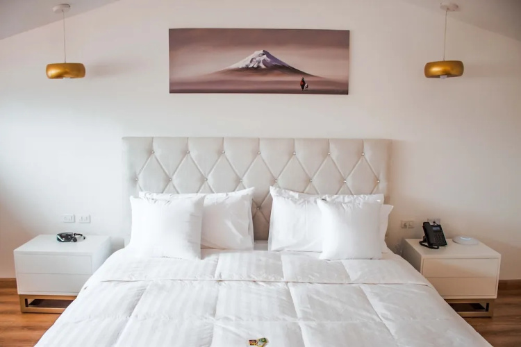 Adamas House Hotel