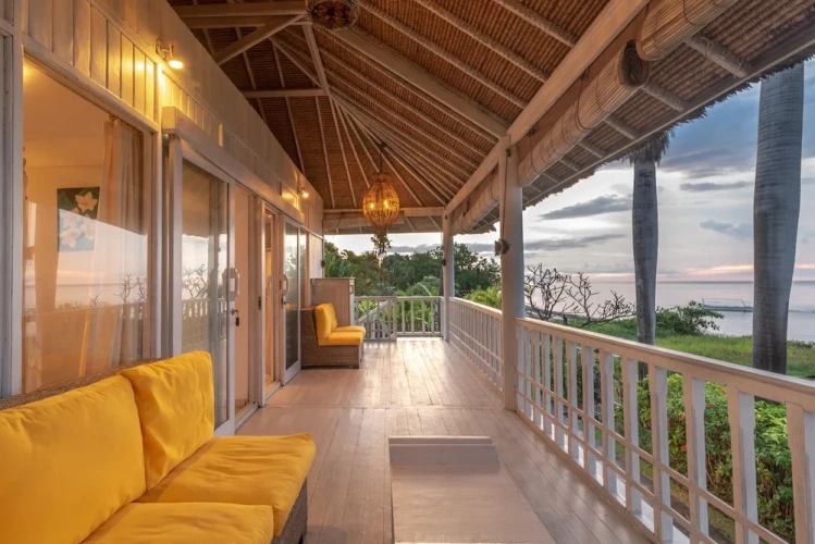 4 Bedrooms Classic Villa beachfront