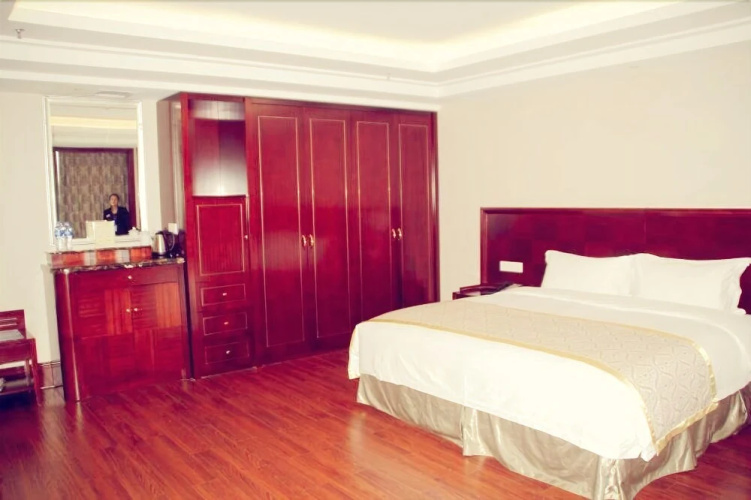 Qinghai Tonghang Hotel(西宁青海通航大酒店( 城南会展中心店))