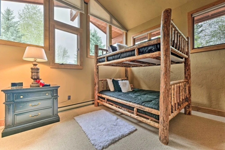4 Bedrooms Cottage