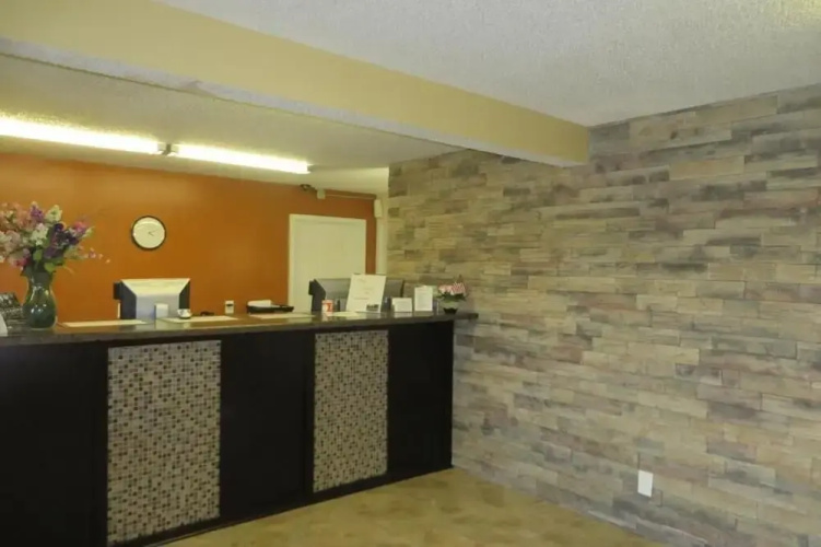 Western Inn & Suites