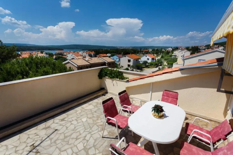 Apartment with sea view
