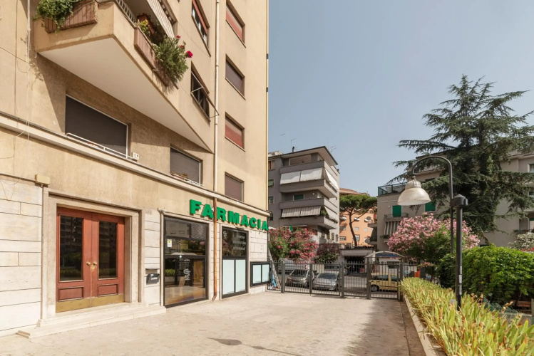 Roomy and Bright Apartment with Terrace