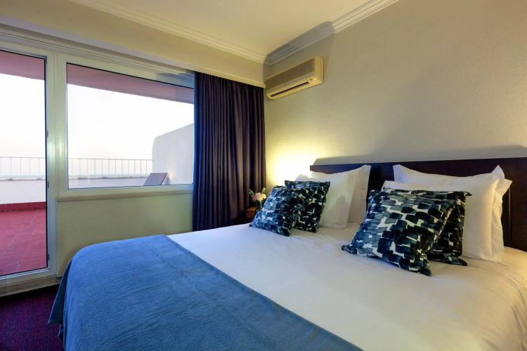 Carcavelos Beach Hotel