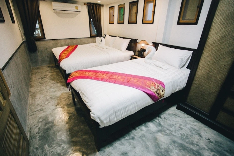 Standard Triple room