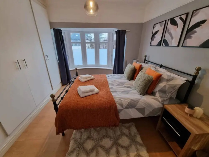3 Bed Spacious House With Parking