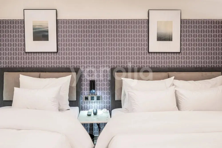 Brown-Dot Hotel