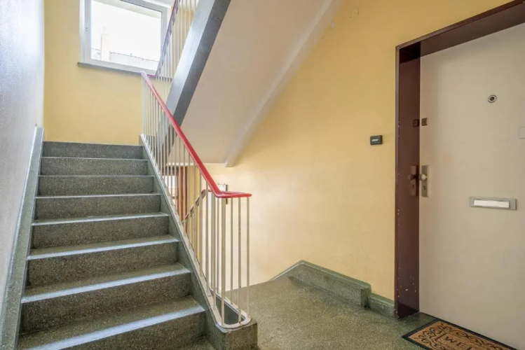 ID 7030 - Private Apartment